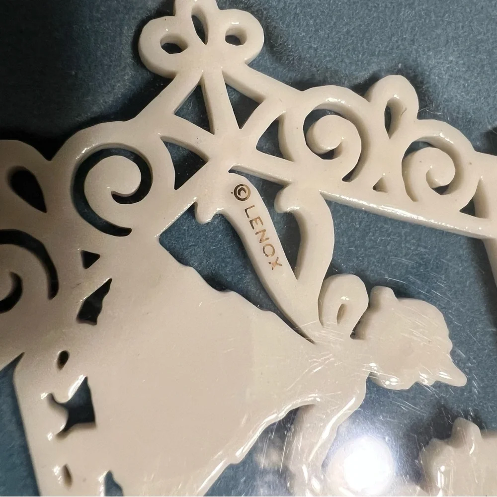 Lenox Victorian Skaters Christmas Silhouette Elegant 🎄 Cream Decorative Ornament